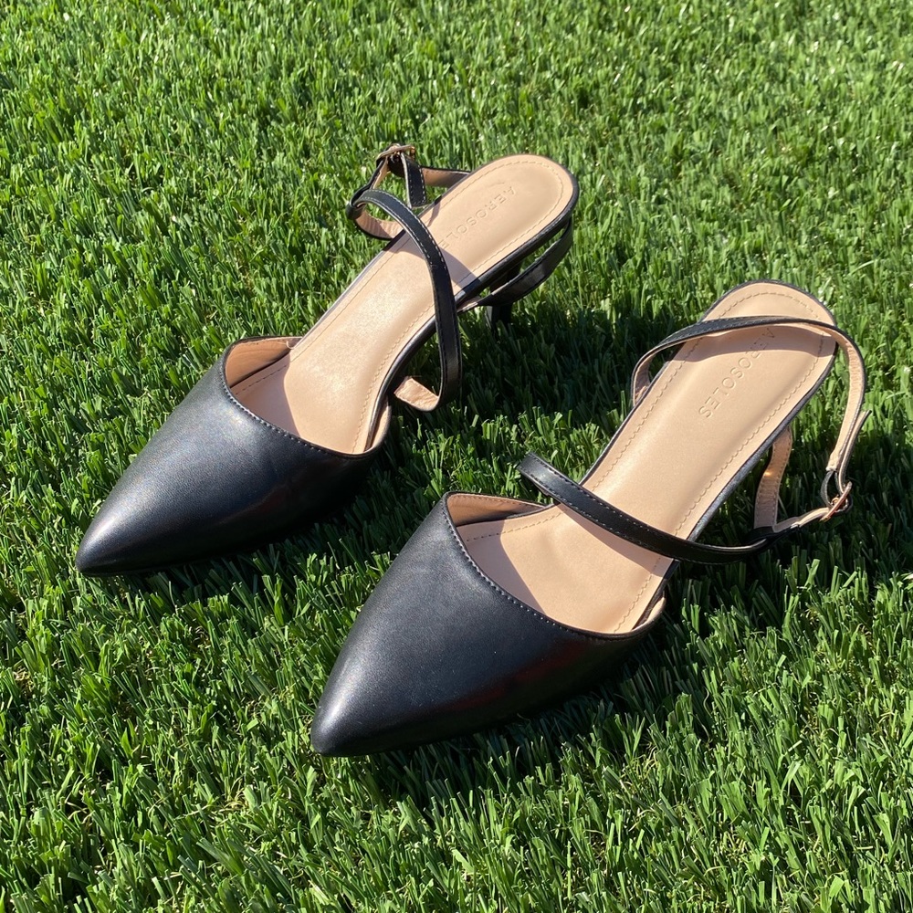 Black pointy leather aerosoles kitten heel